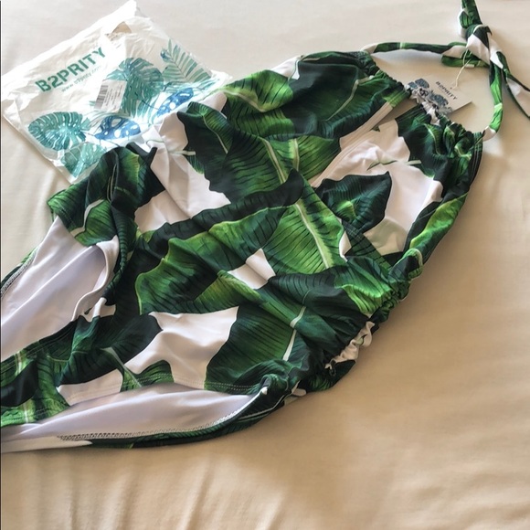 SOLD—- NEW sizeXL Halter One Piece Swimsuit - Picture 6 of 9